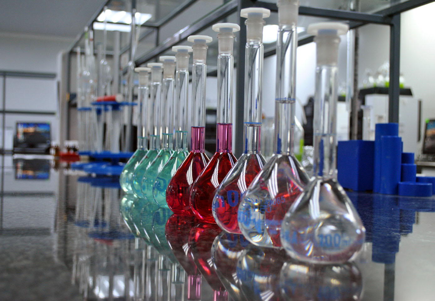 Wrapsa has a fully equipped laboratory to perform tests on pharmaceuticals and CAMs products